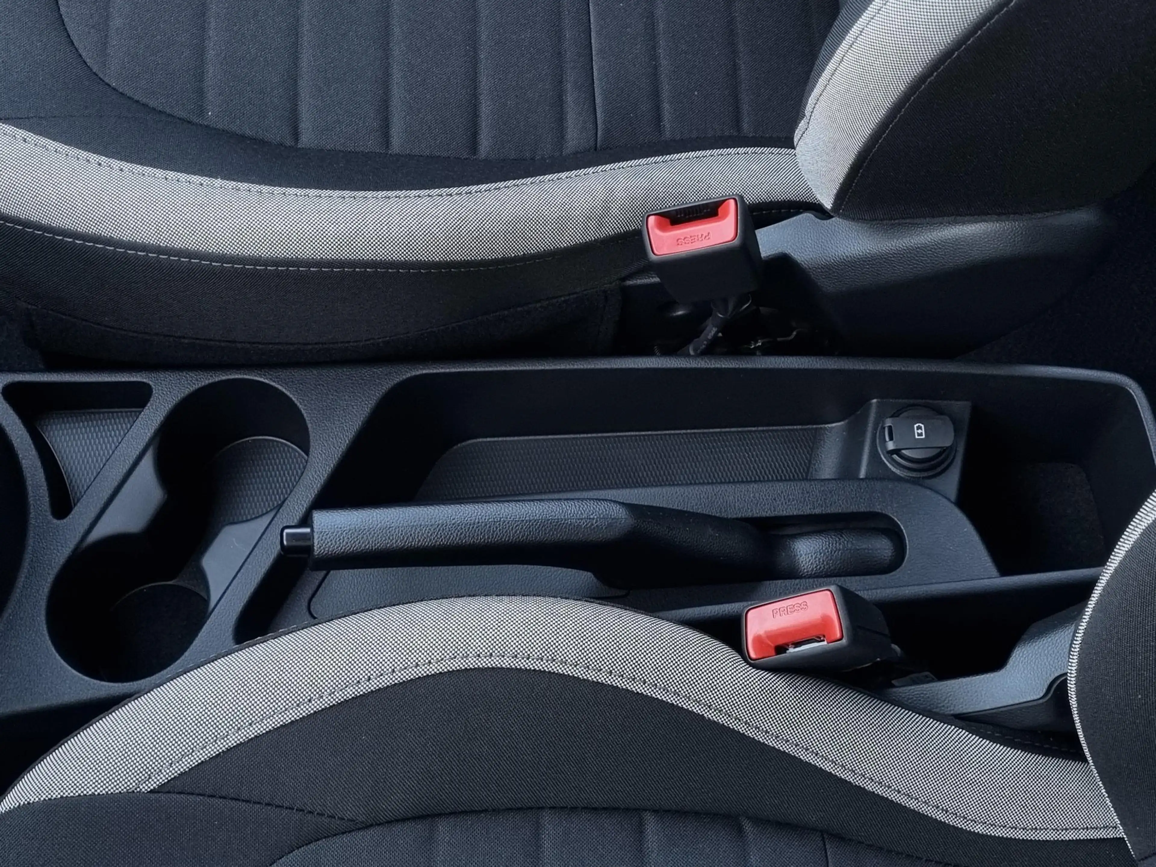 Hyundai i10 1.0 Comfort / Navigatie / Apple & Android carplay — photo 24