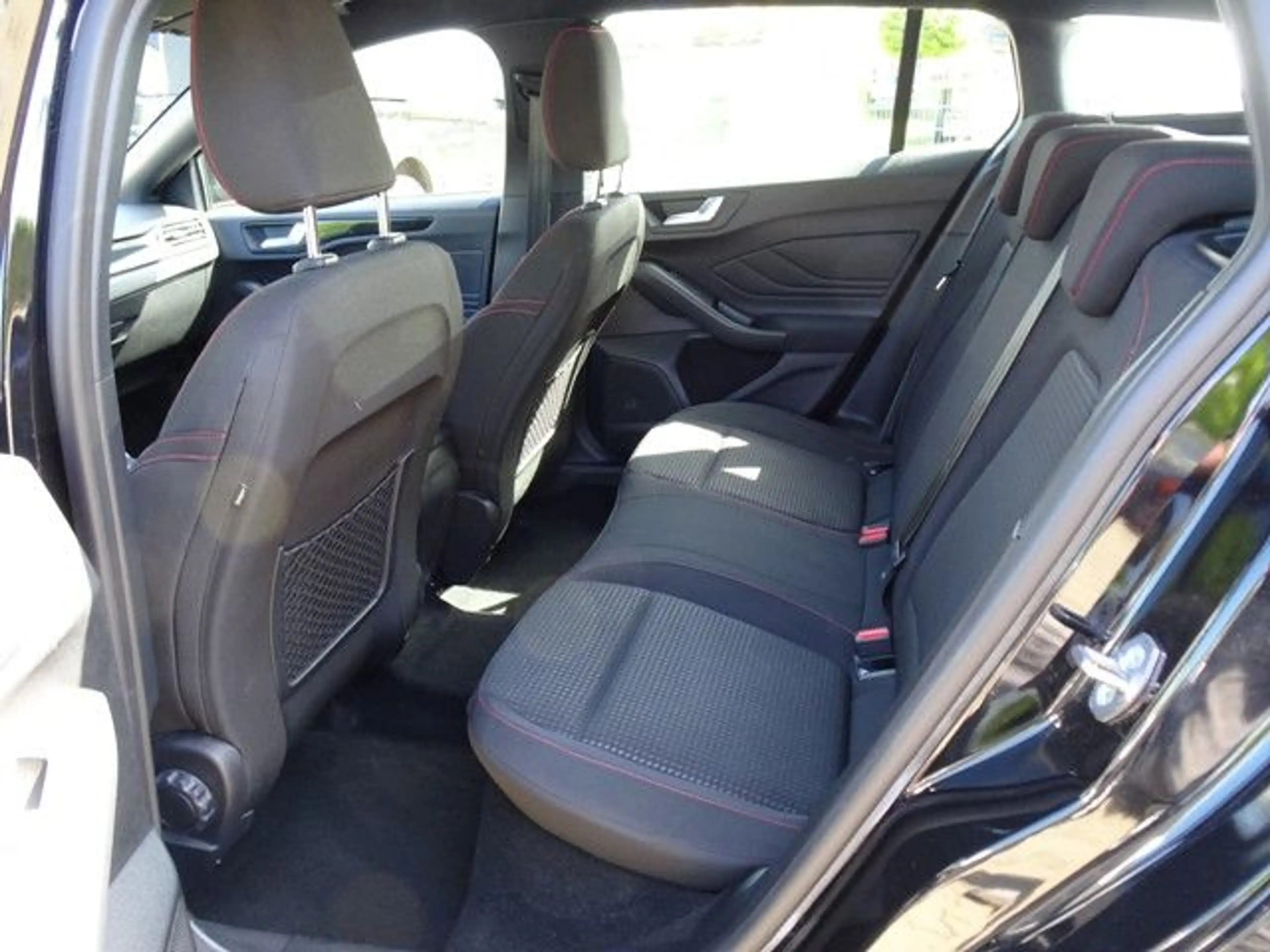 Ford Focus Turnier ST-Line Design — photo 13