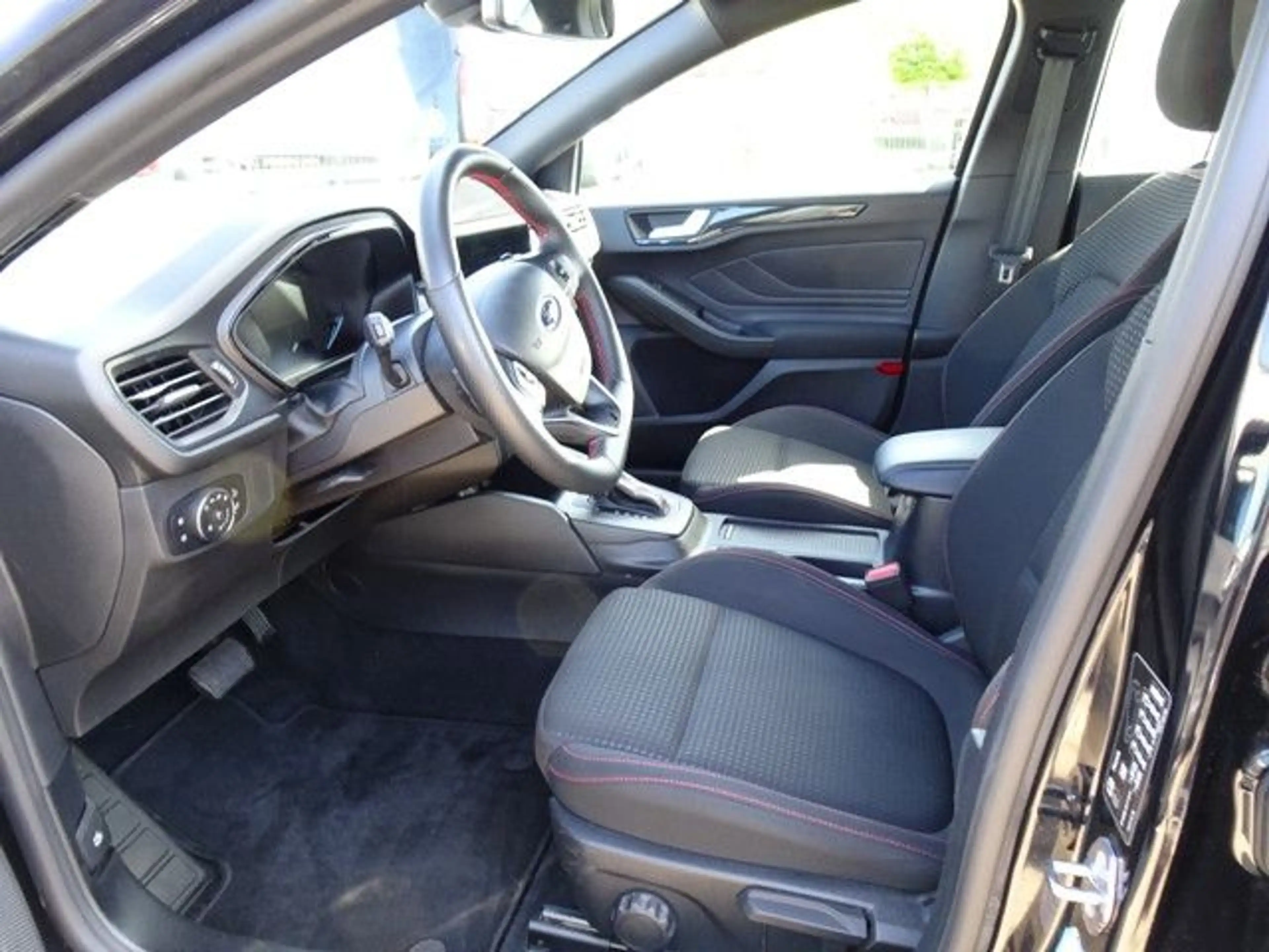 Ford Focus Turnier ST-Line Design — photo 11
