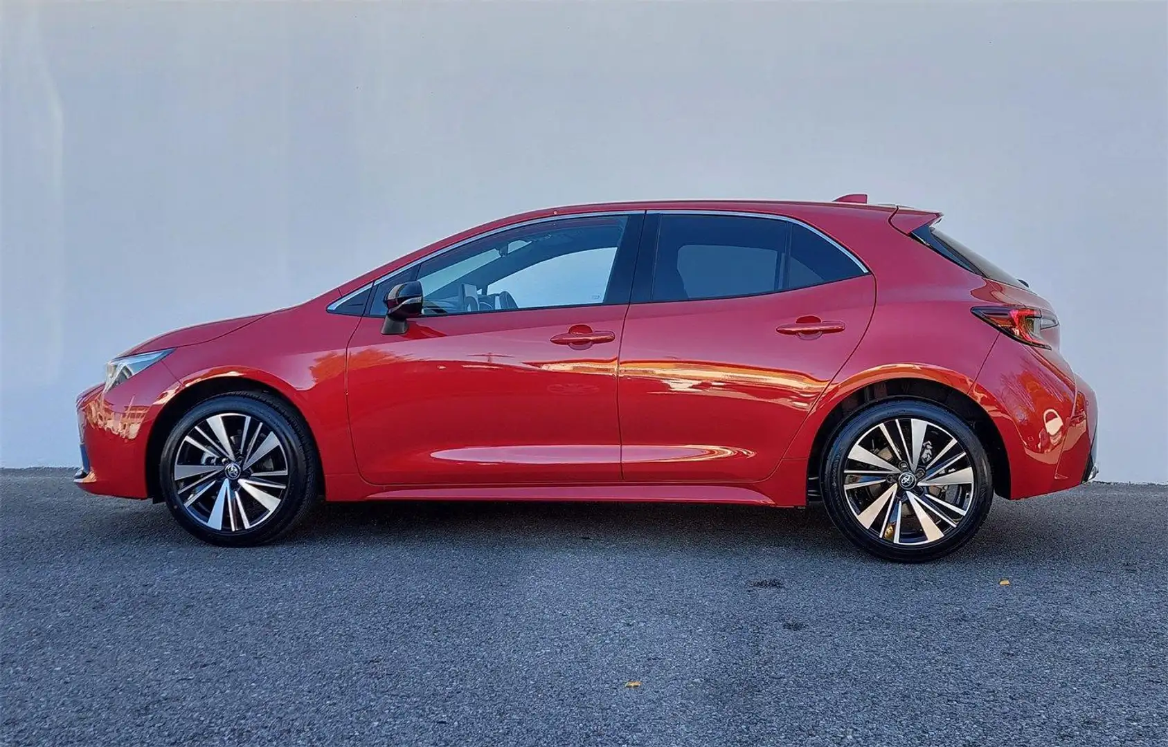 Toyota Corolla 1,8 Hybrid Active Drive HB inkl. Safety Rot - 2