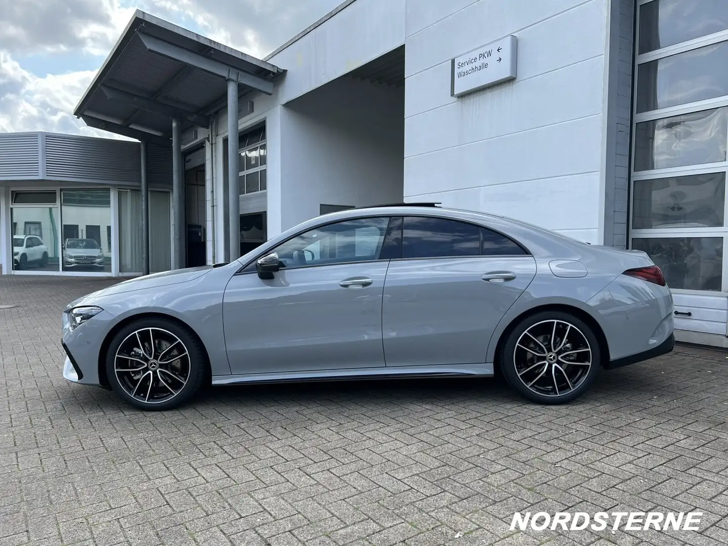 Mercedes-Benz CLA 200 CLA 200 Coupé+AMG-LINE+NIGHT+PANO+DISTR.+R.KAM++ Gris - 2