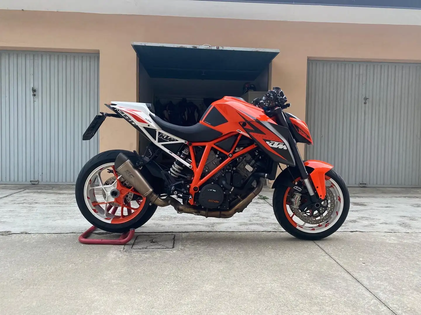 KTM 1290 Super Duke R - 1