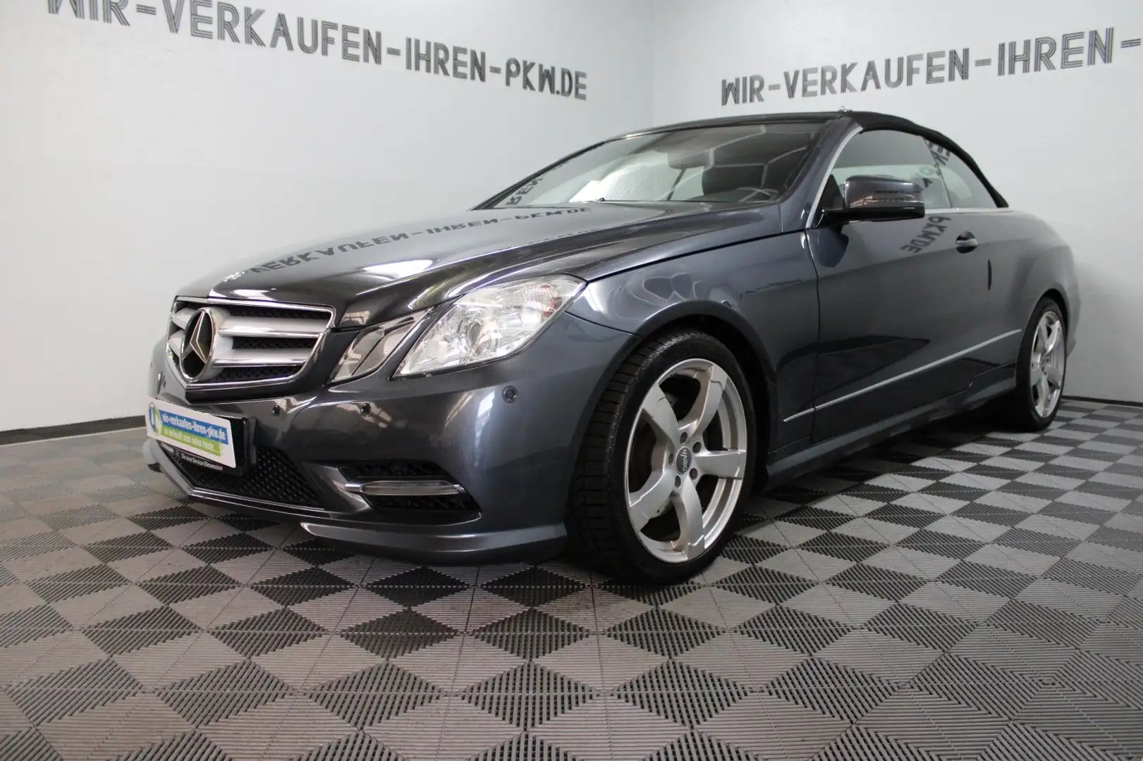 Mercedes-Benz E 250 CGI Cabrio Sport Paket + Airscarf Grau - 1