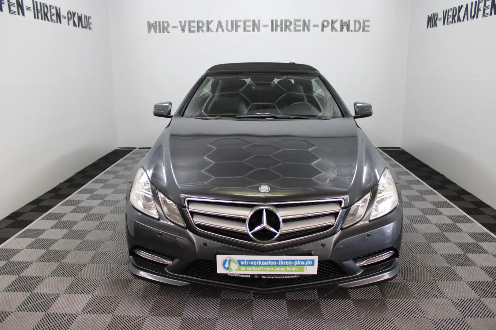 Mercedes-Benz E 250 CGI Cabrio Sport Paket + Airscarf Grau - 2