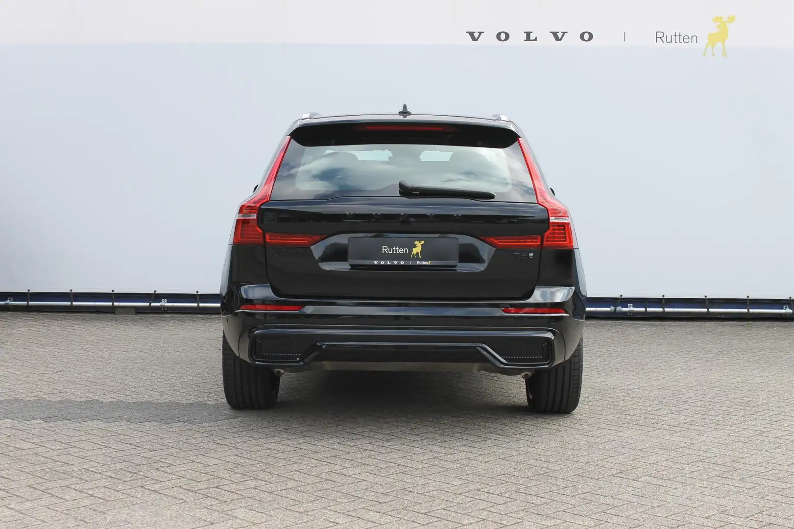 Volvo XC60 T6 350PK Automaat Plug-In Plus Black Edition Panor Zwart - 2