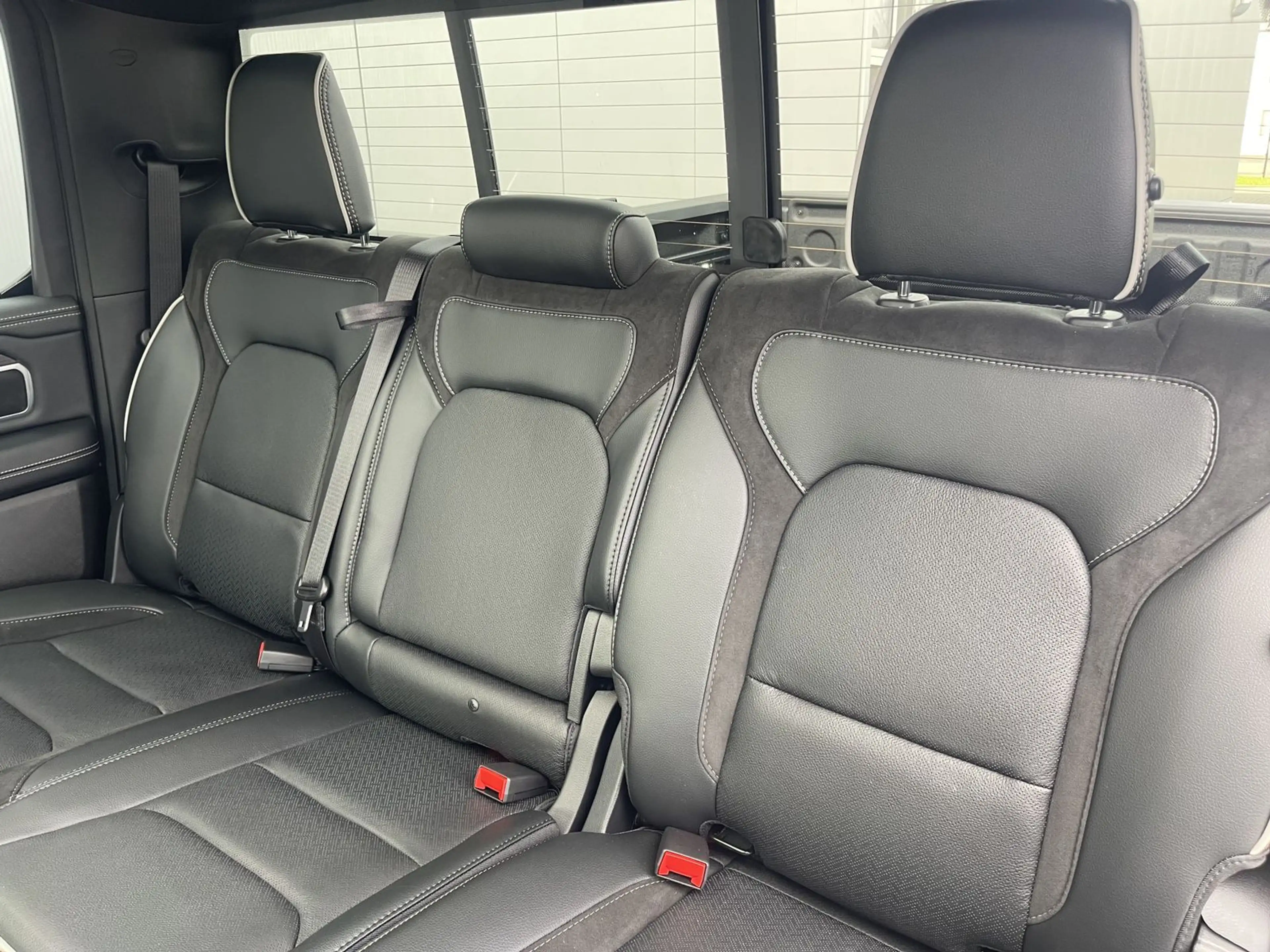Dodge RAM 1500 Laramie Night 5.7 V8 MJ26 — photo 12