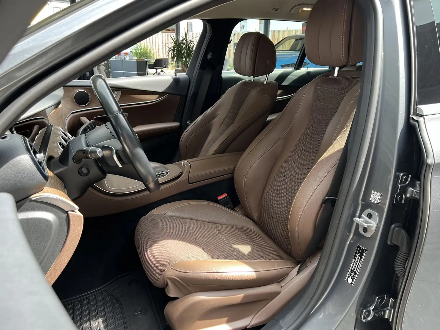 Mercedes-Benz 400 E E400d 4M Airmatic Exclusiv Navi Kamera360 AHK Grijs - 2