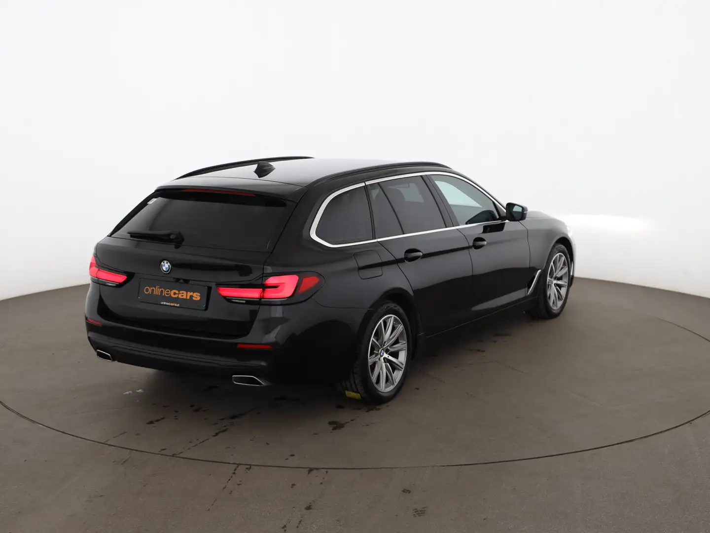 BMW 520 d Touring Aut LED RADAR LEDER NAVI SITZHZG PDC Schwarz - 2