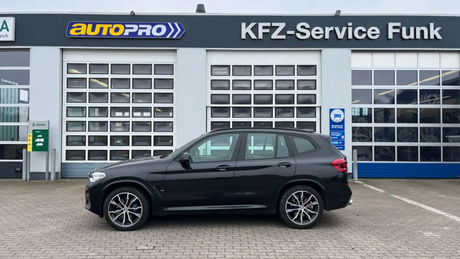 BMW X3 xDrive 30 e M Sport,1.Hand,LED,AHK,Navi,GSD Noir - 1