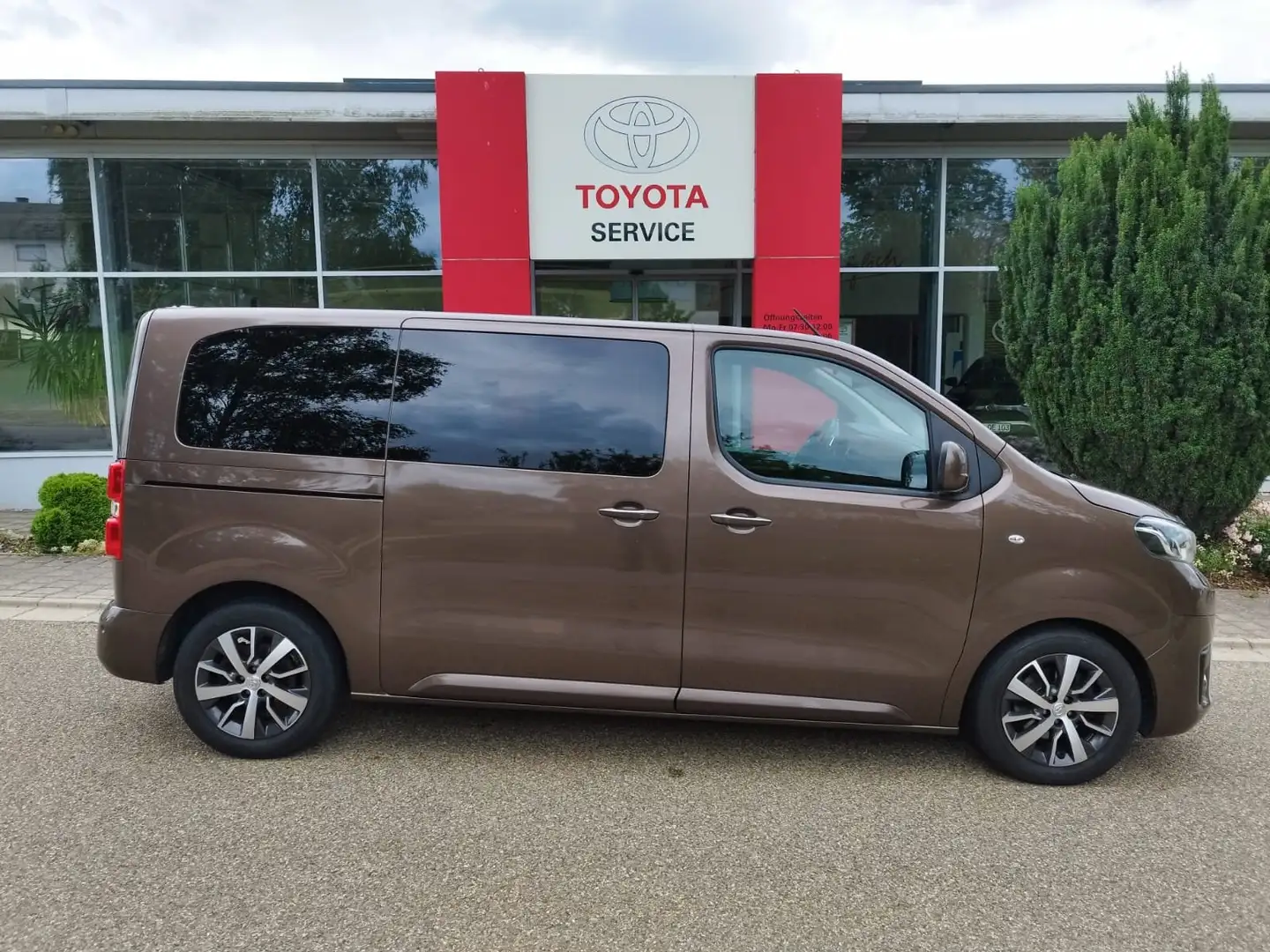 Toyota Proace Family Comfort SHZ, 8-SITZER, AHK, RELAX Garantie Marrón - 1