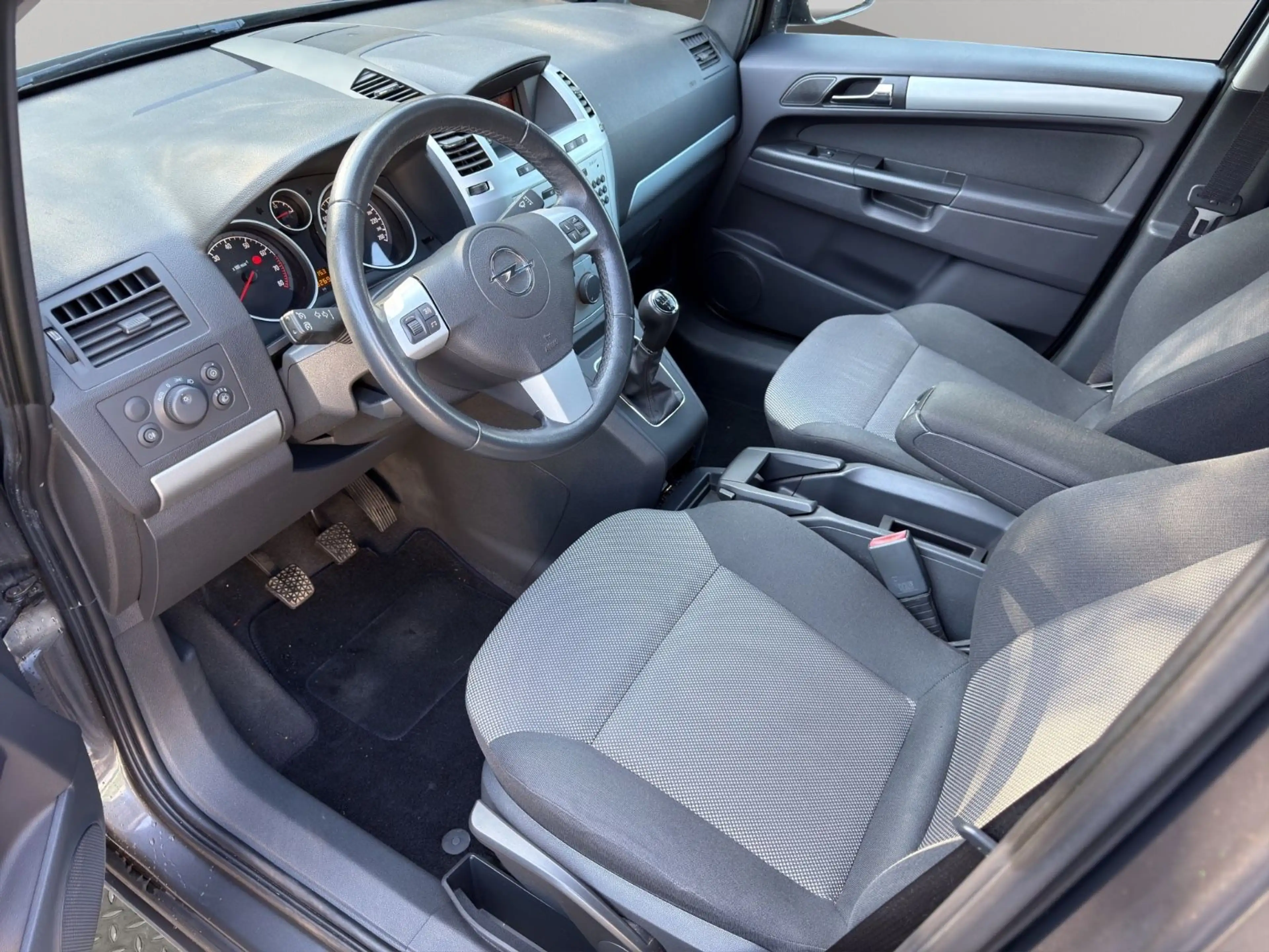 Opel Zafira 1.6 B Family 7.Sitzer TÜV NEU PDC Klima — photo 10