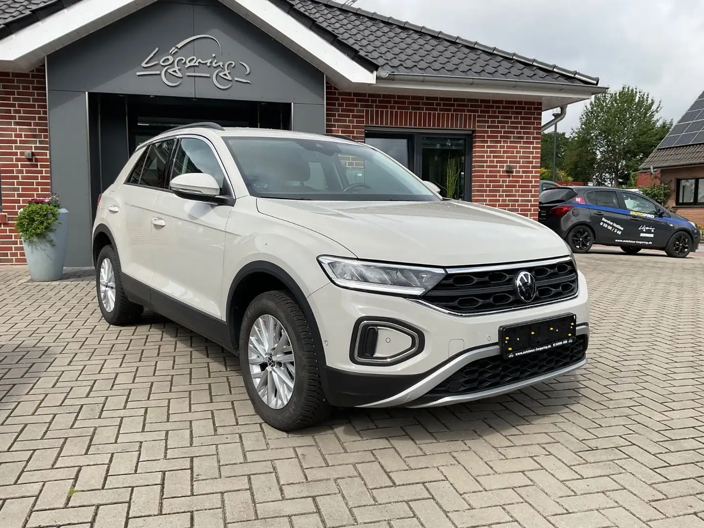 Volkswagen T-Roc 1.5 TSI DSG Life,Navi,AHK,LED,Sitzheizung - 1