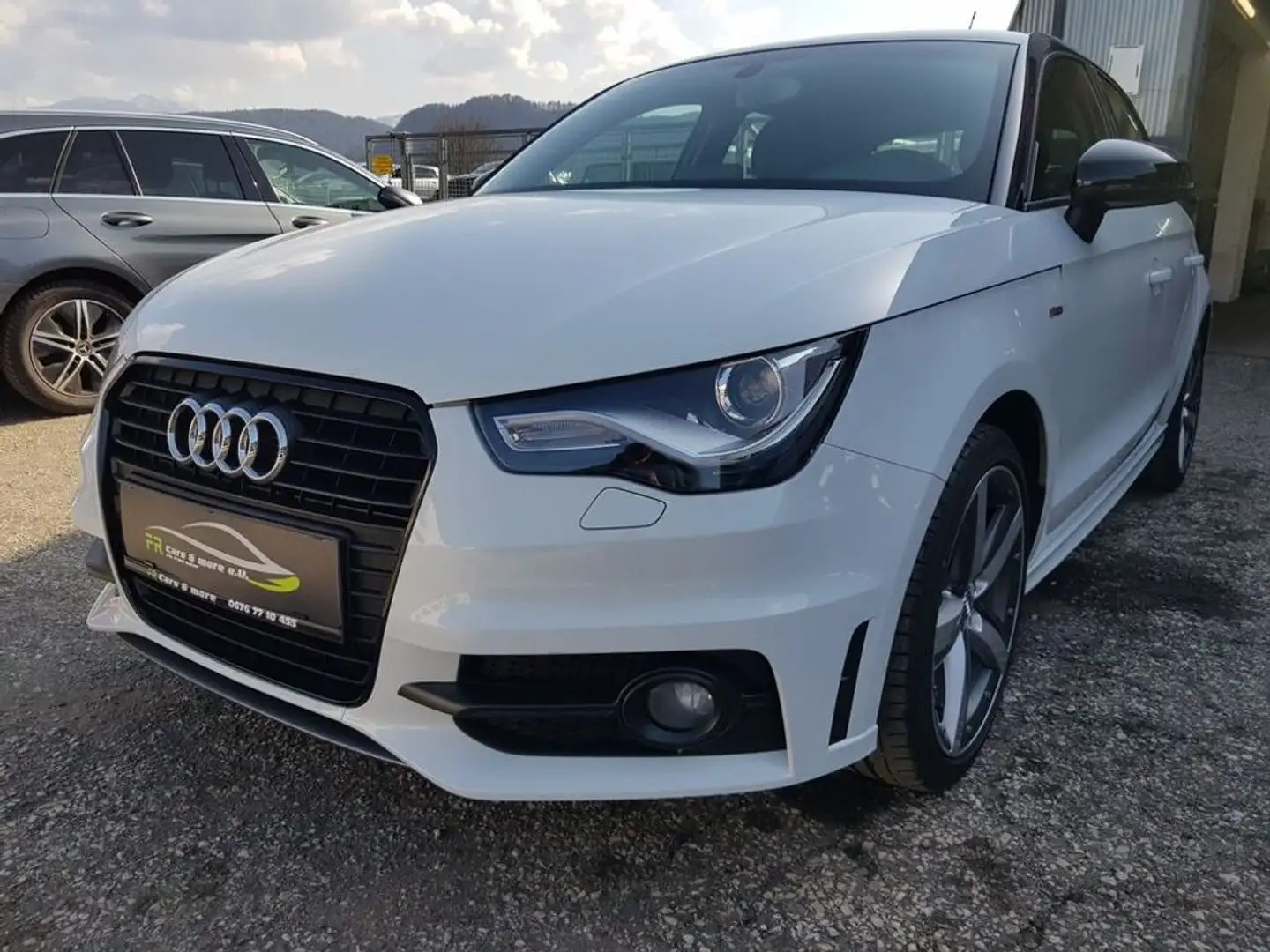 Audi A1 SB 1,2 TFSI Admired S-Line // Bi-Xenon // Weiß - 1