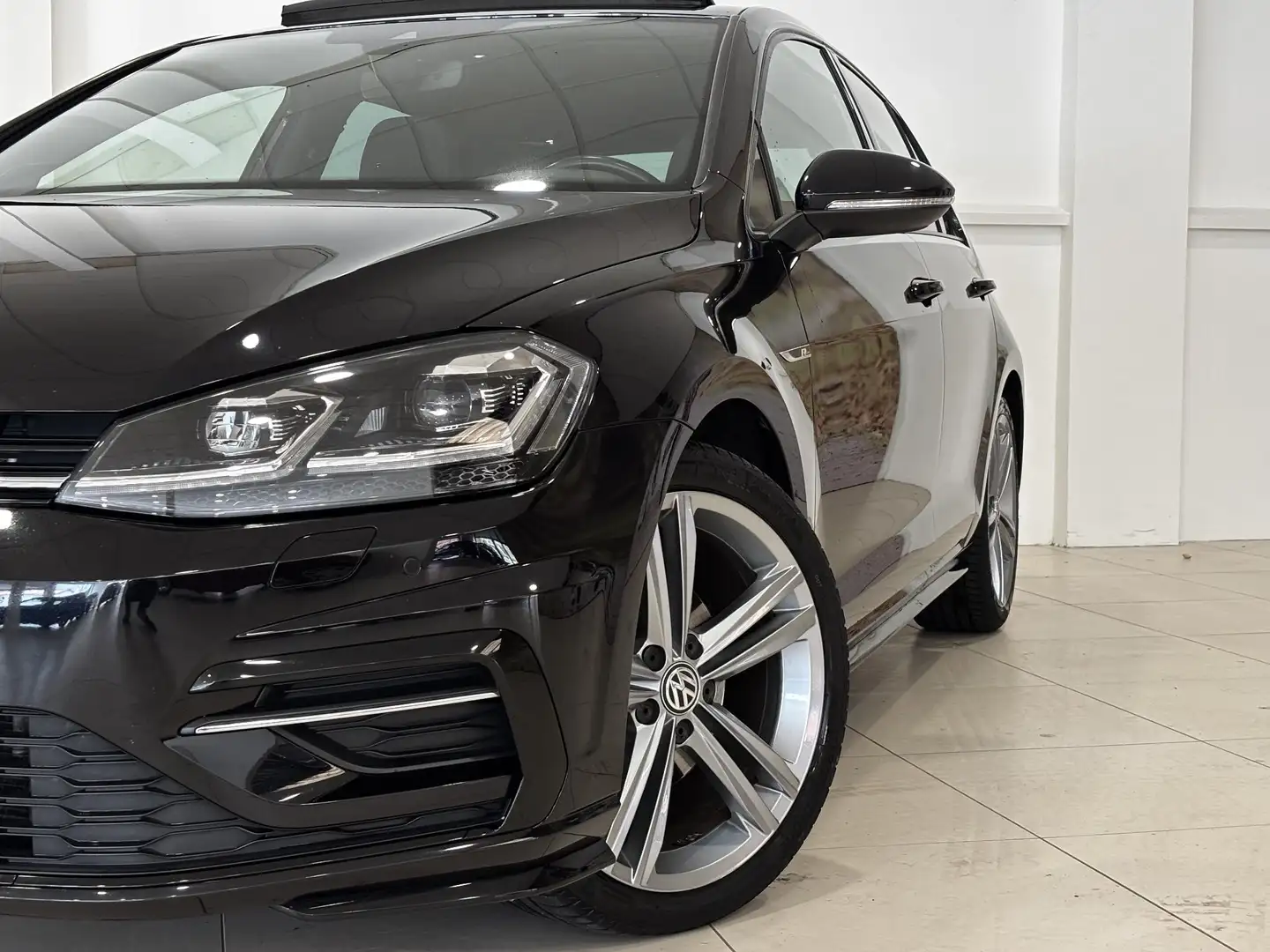 Volkswagen Golf 1.4 TSI Highline Business R | Panorama dak | R-Lin Zwart - 2