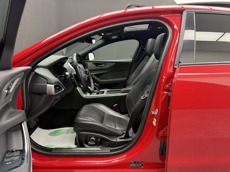 Jaguar XE 2.0 D R-Dynamic SE *CUIR + GPS + CAMÉRA + GARANTIE* — photo 8