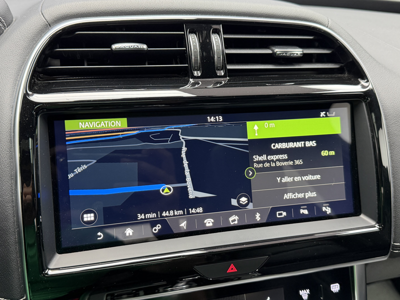 Jaguar XE 2.0 D R-Dynamic SE *CUIR + GPS + CAMÉRA + GARANTIE* — photo 13
