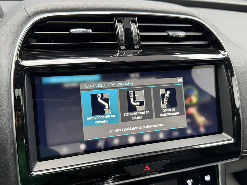 Jaguar XE 2.0 D R-Dynamic SE *CUIR + GPS + CAMÉRA + GARANTIE* — photo 15