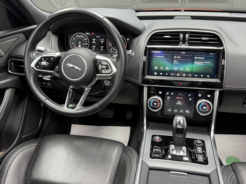 Jaguar XE 2.0 D R-Dynamic SE *CUIR + GPS + CAMÉRA + GARANTIE* — photo 11