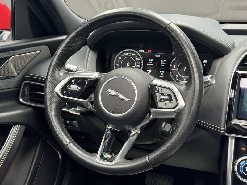 Jaguar XE 2.0 D R-Dynamic SE *CUIR + GPS + CAMÉRA + GARANTIE* — photo 12
