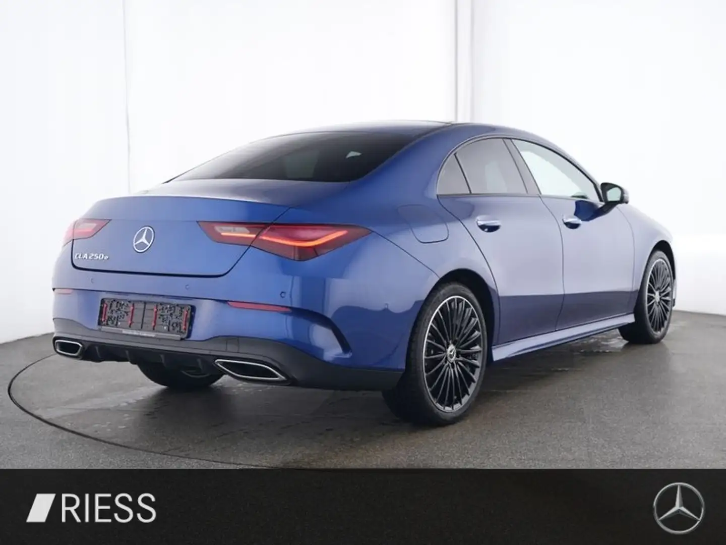 Mercedes-Benz CLA 250 e AMG Sport Night Distr Pano Ambi 19" 360 Blau - 2