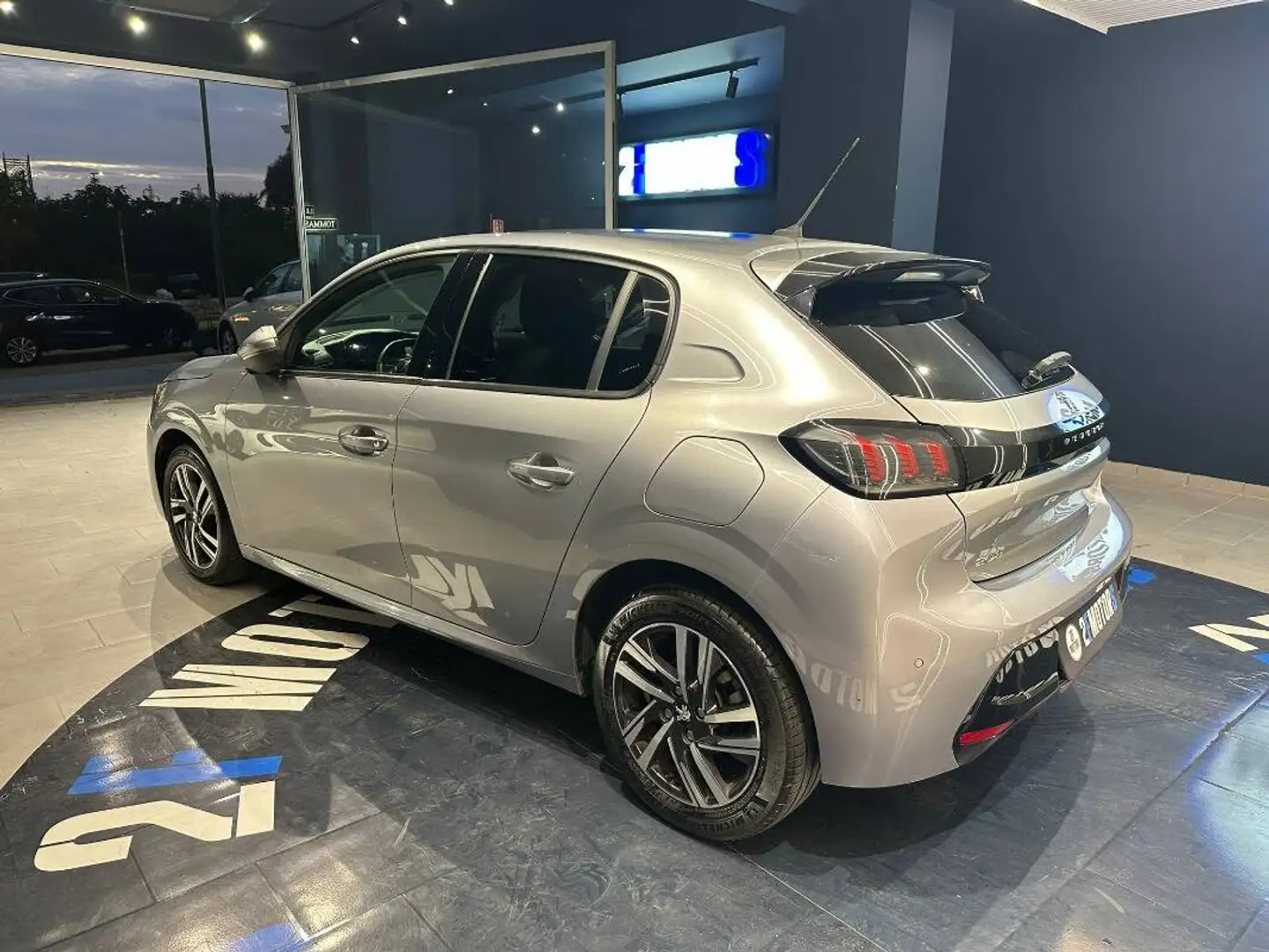 Peugeot 208 1.5 bluehdi GT s&s 100cv Gris - 2