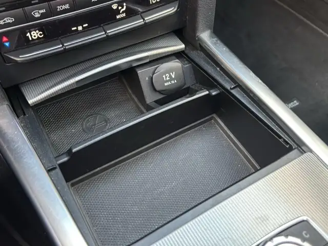 Mercedes-Benz E-Class view 29