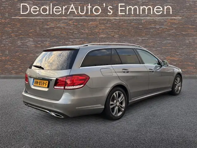 Mercedes-Benz E-Class view 4