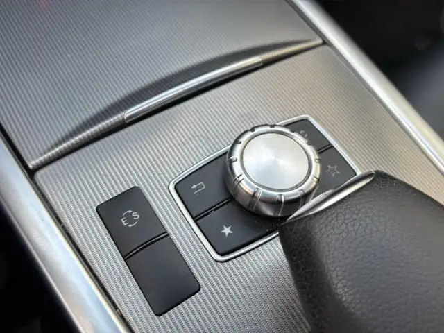 Mercedes-Benz E-Class view 28