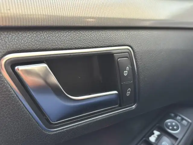 Mercedes-Benz E-Class view 14