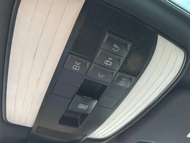 Mercedes-Benz E-Class view 30
