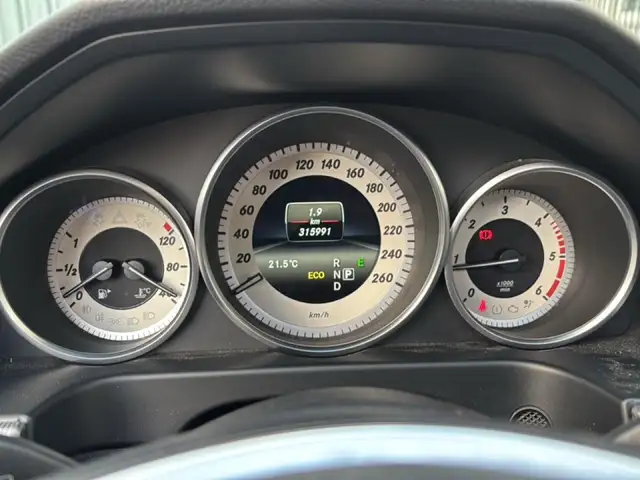 Mercedes-Benz E-Class view 23