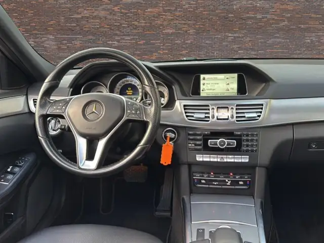 Mercedes-Benz E-Class view 10