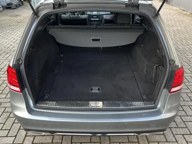 Mercedes-Benz E-Class view 7