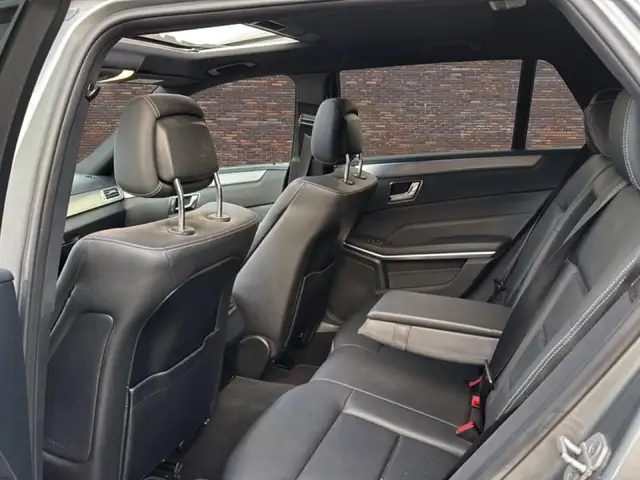 Mercedes-Benz E-Class view 12