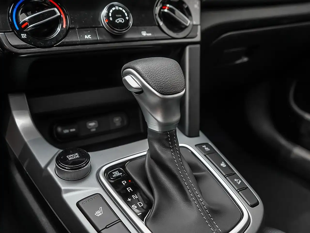 Kia Seltos снимка Kia Seltos