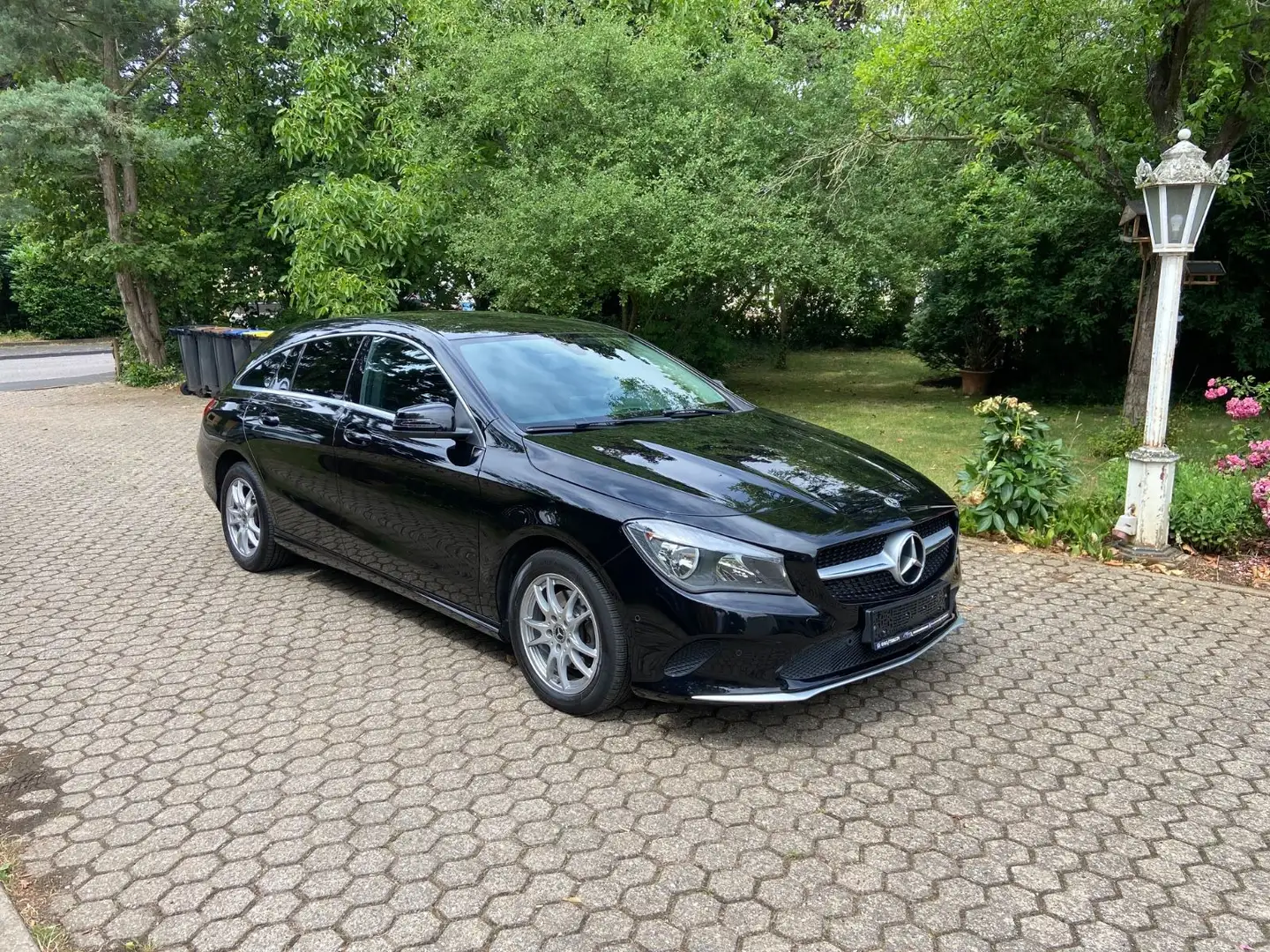 Mercedes-Benz CLA 180 CLA -Klasse Shooting Brake CLA 180 Schwarz - 1