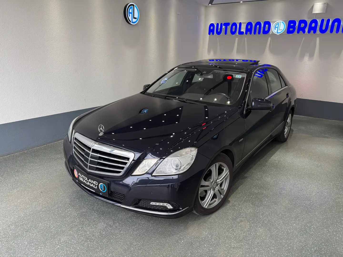 Mercedes-Benz E 350 E 350 CDI DPF 4Matic BlueEFFICIENCYTRONIC Elegance Blau - 2