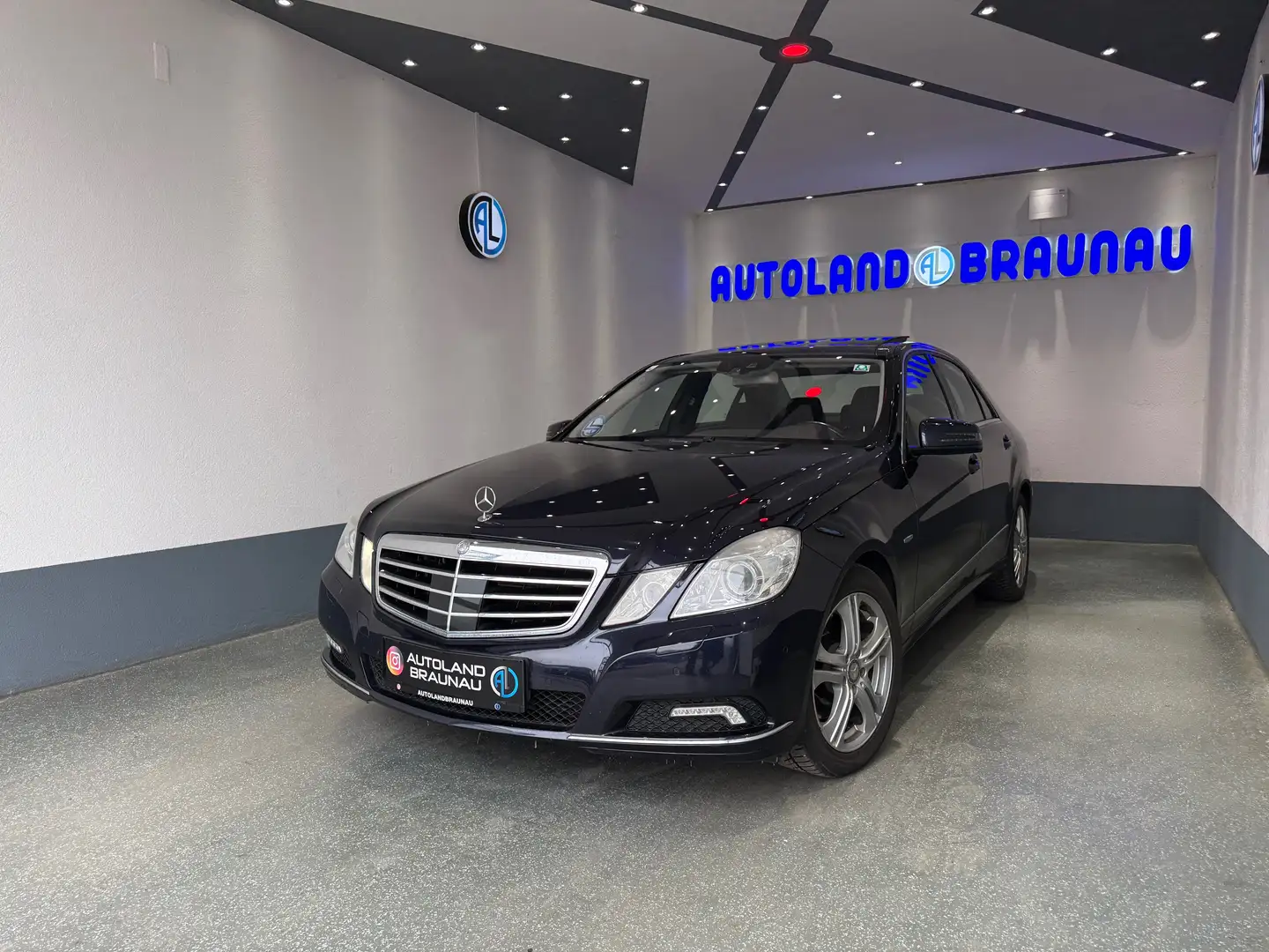 Mercedes-Benz E 350 E 350 CDI DPF 4Matic BlueEFFICIENCYTRONIC Elegance Blau - 1