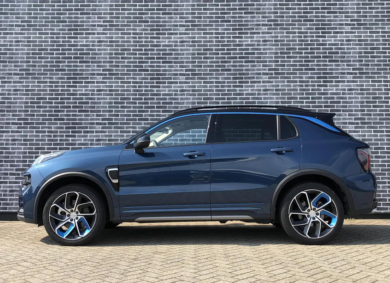 Lynk & Co 01 1.5 Plug-in hybrid | Panoramadak | Adaptive cruise Blau - 2