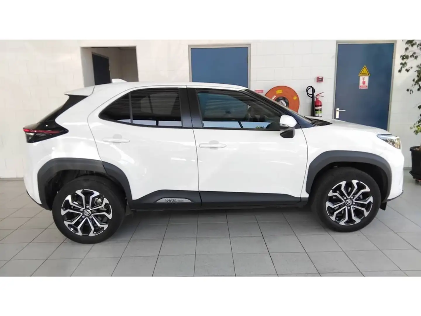 Toyota Yaris Cross 1.5 Hybrid First Ed. Wit - 2
