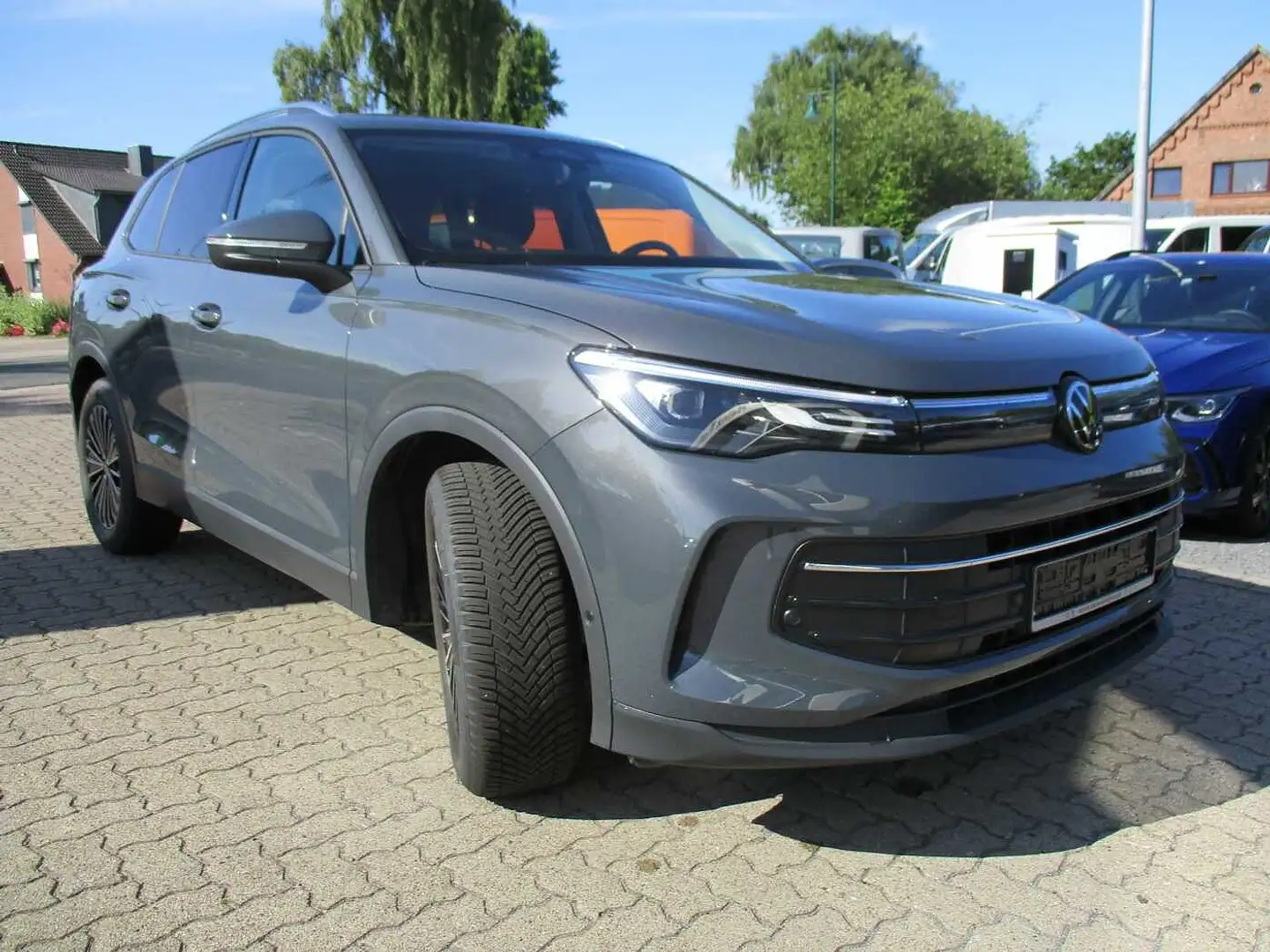 Volkswagen Tiguan 1.5 eTSI OPF DSG Life Grau - 2