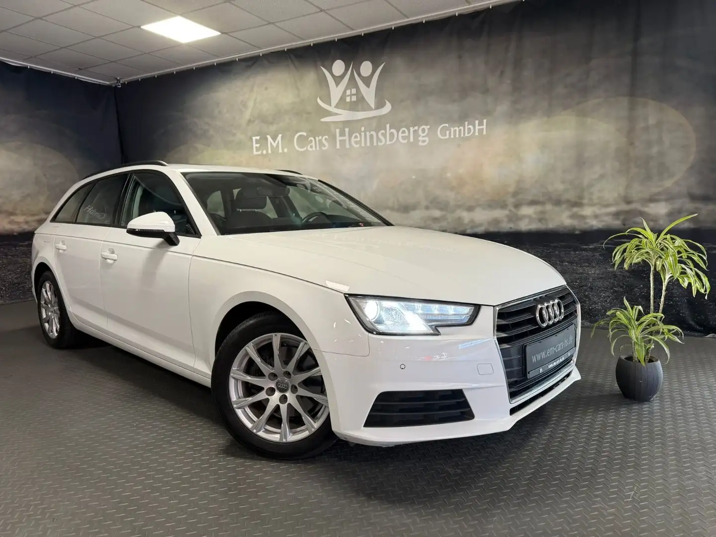 Audi A4 Avant 35 TFSI Autom. Pano AHK Spurh. 1. Hand Weiß - 1