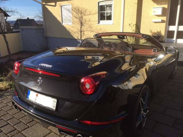 Imagine Ferrari California T Cabriolet