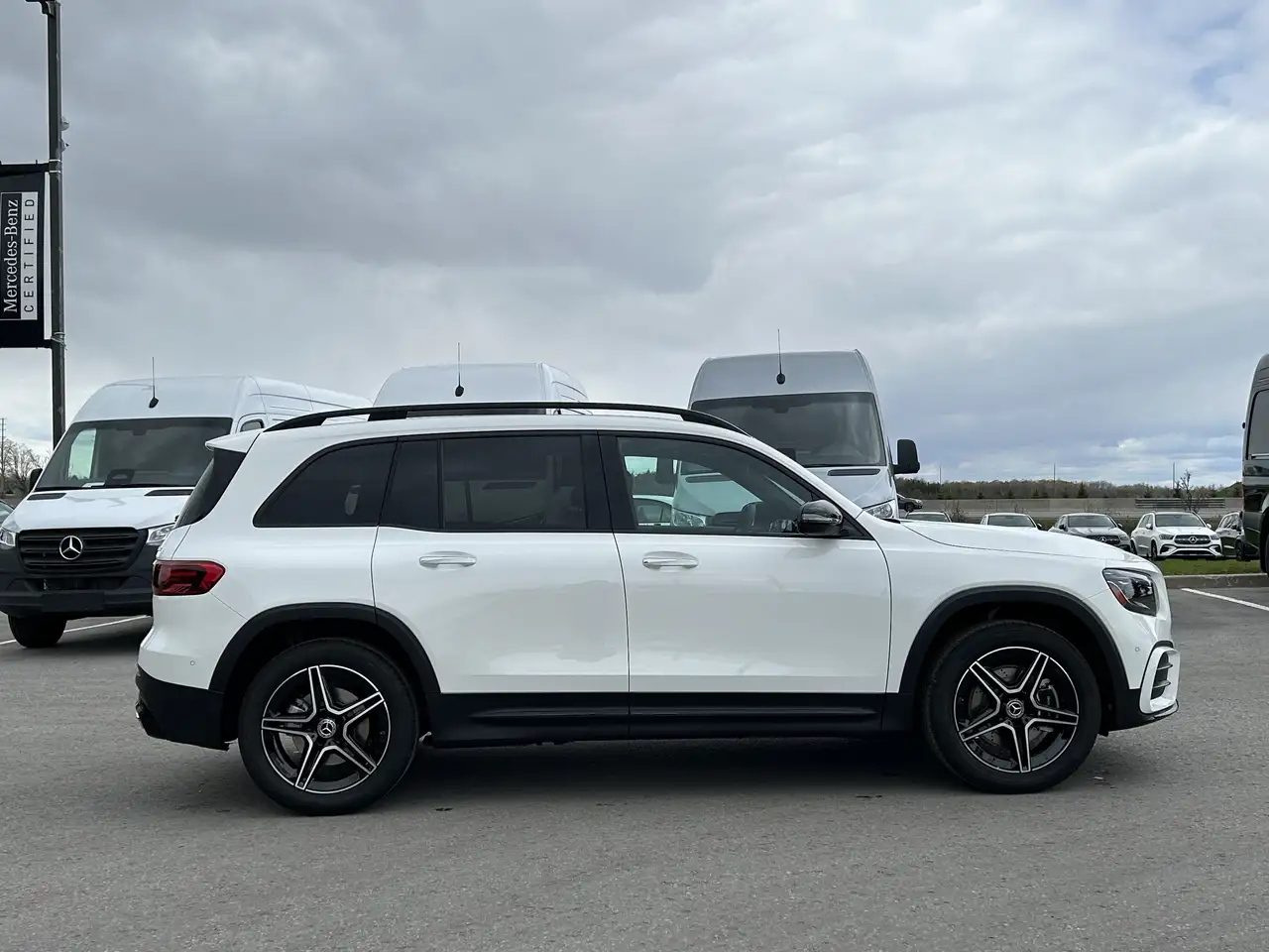 Mercedes-Benz GLB снимка Mercedes-Benz GLB