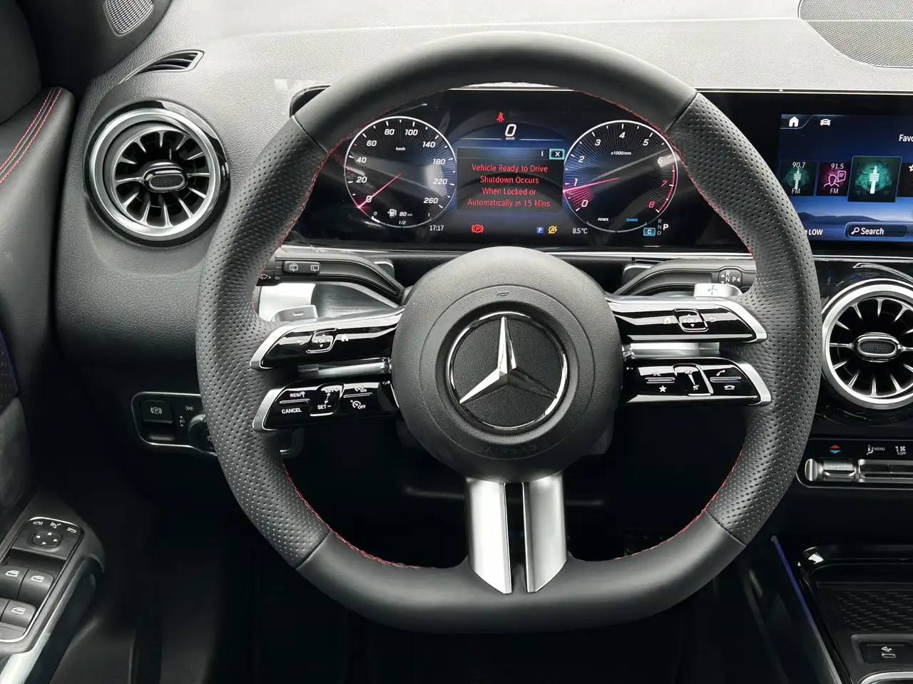 Mercedes-Benz GLB снимка Mercedes-Benz GLB