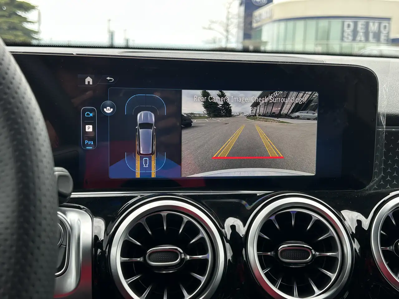 Mercedes-Benz GLB снимка Mercedes-Benz GLB