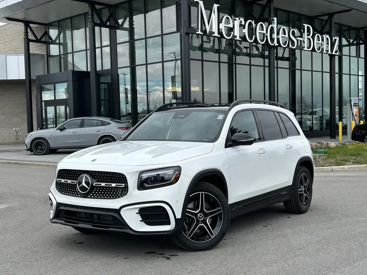 Mercedes-Benz GLB снимка Mercedes-Benz GLB