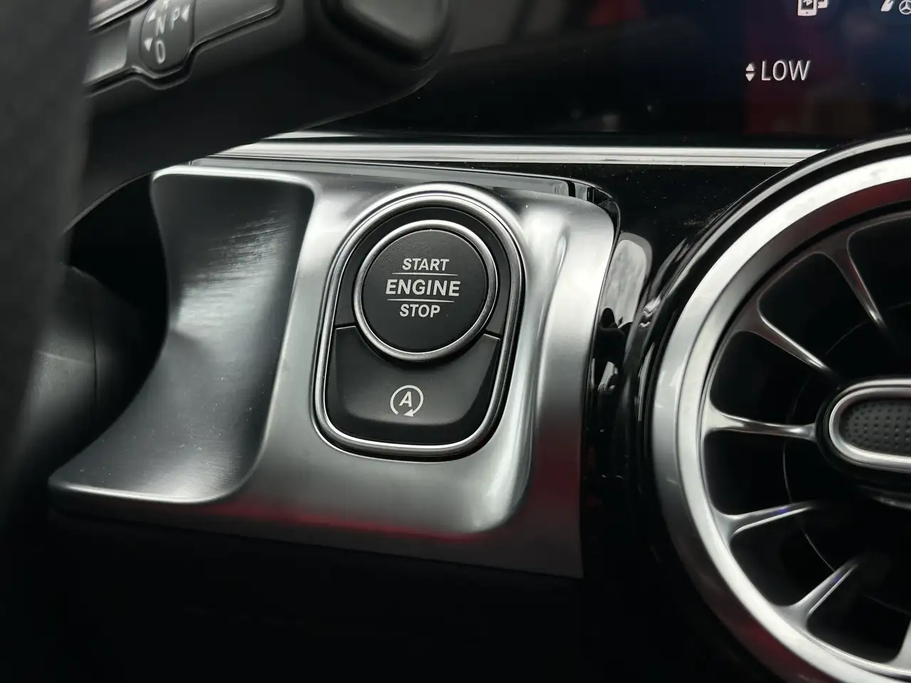 Mercedes-Benz GLB снимка Mercedes-Benz GLB