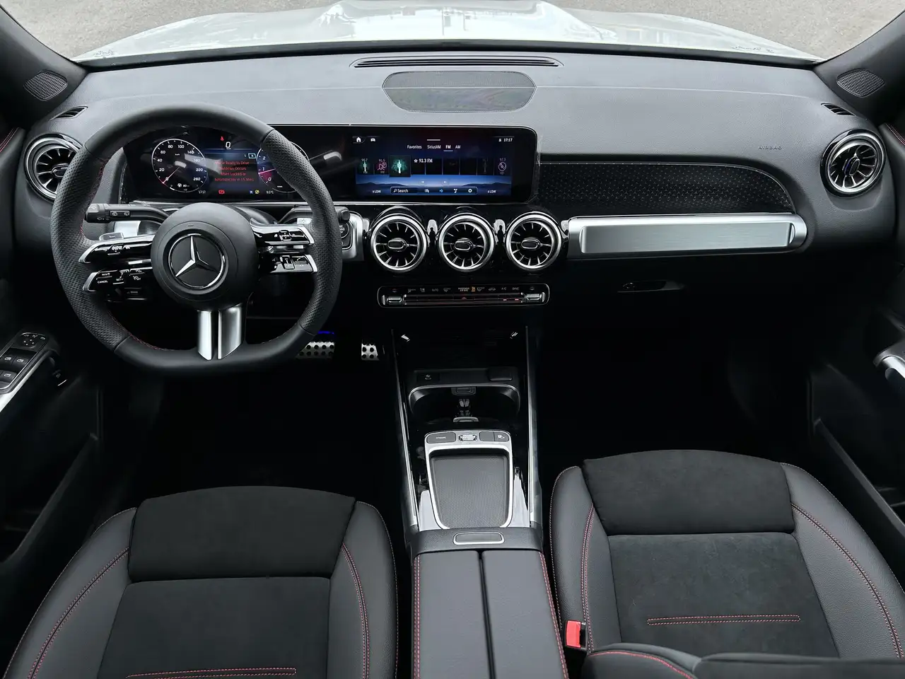 Mercedes-Benz GLB снимка Mercedes-Benz GLB