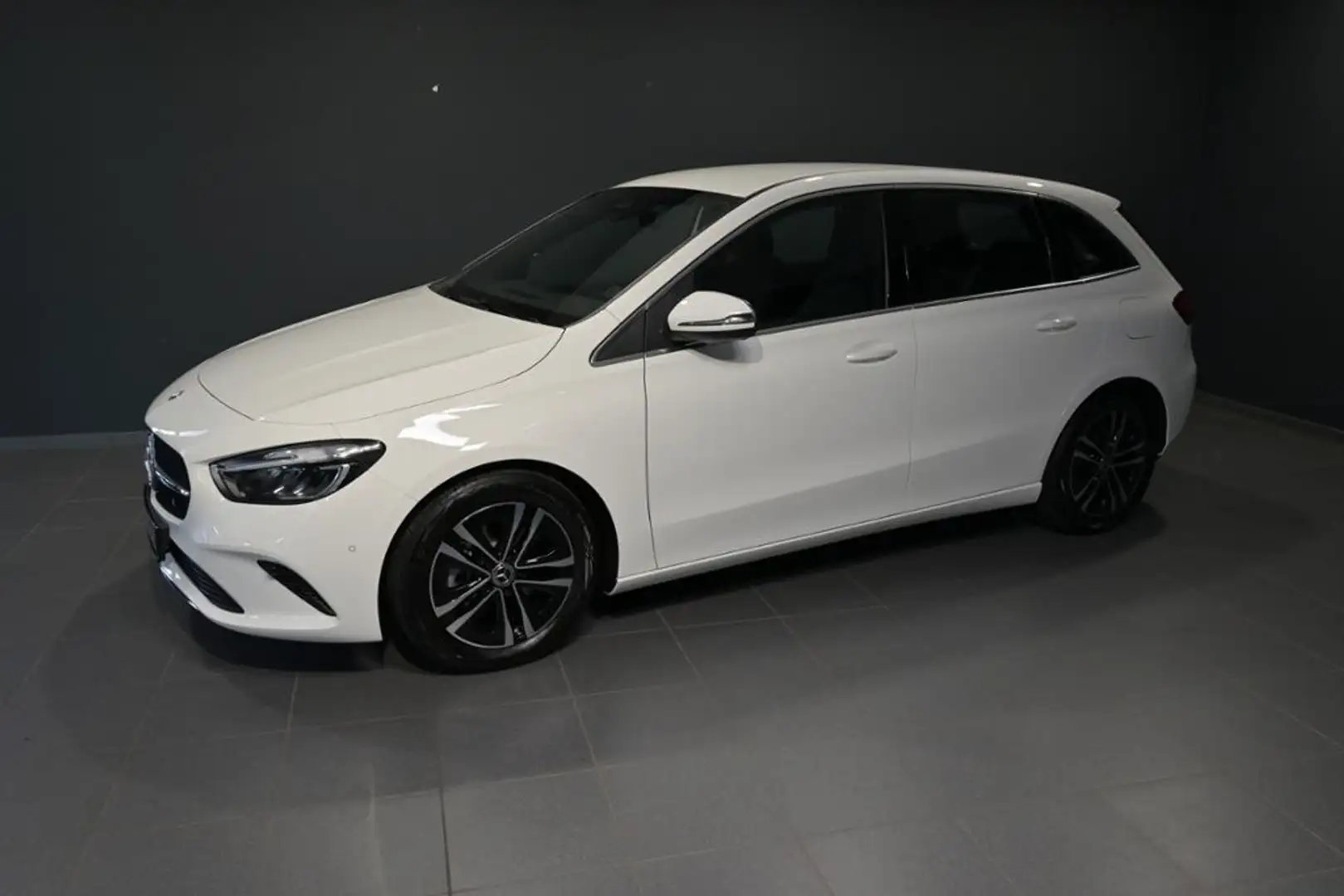 Mercedes-Benz B 180 PROGRESSIVE ADVANCED/KAMERA/LED/PTS/NAVI White - 1